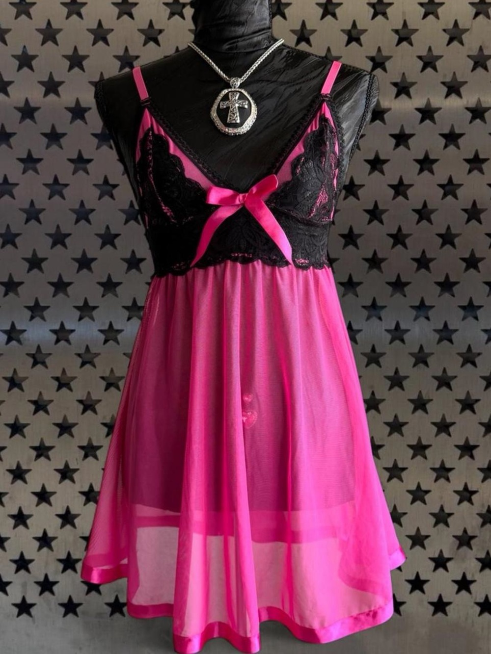 🩷Pink + Black 🖤 Chemise with lace and bow detailing